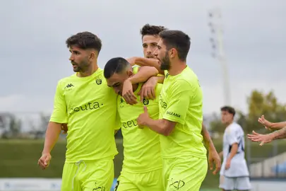 Los jugadores de la AD Ceuta FC celebran el gol del empate ante el Real Madrid Castilla