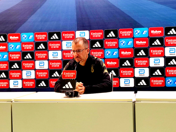 Jos&eacute; Juan Romero en la sala de prensa de Valdebebas 