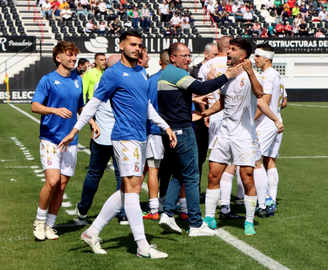 Jos&eacute; Juan Romero celebra uno de los goles ante el Atl&eacute;tico Sanluque&ntilde;o