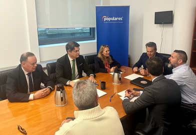 Celaya, junto a miembros del Grupo Popular en el Congreso, con los representantes de ATME