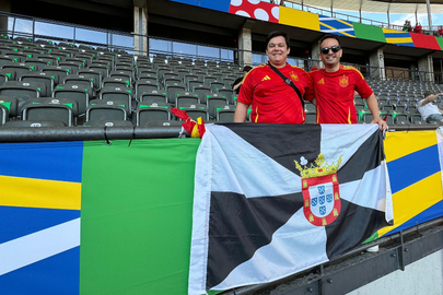Carlos y Juanma ya han colocado la bandera de Ceuta en el Ol&iacute;mpico de Berl&iacute;n