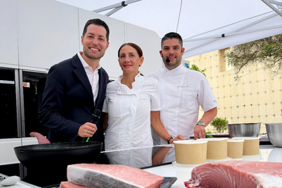 Manu Balanzino junto a los creadores de La Fresquita de Perea en la Semana Gastron&oacute;mica de Ceuta