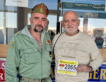 Francisco Manuel Luque recoge su dorsal de la Cuna en Algeciras