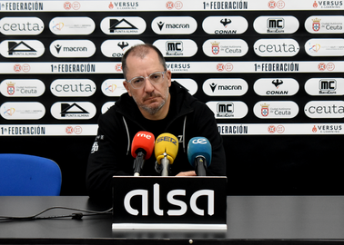 Jos&eacute; Juan Romero, entrenador de la AD Ceuta FC