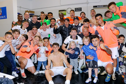 Los jugadores de la AD Ceuta FC celebran el triunfo ante el Marbella 