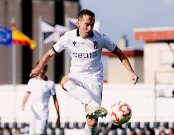 Rub&eacute;n D&iacute;ez, jugador de la AD Ceuta FC. Foto: Zaki