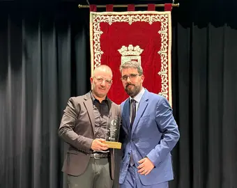 Jos&eacute; Juan Romero recibe el premio 'Gerenense del A&ntilde;o'