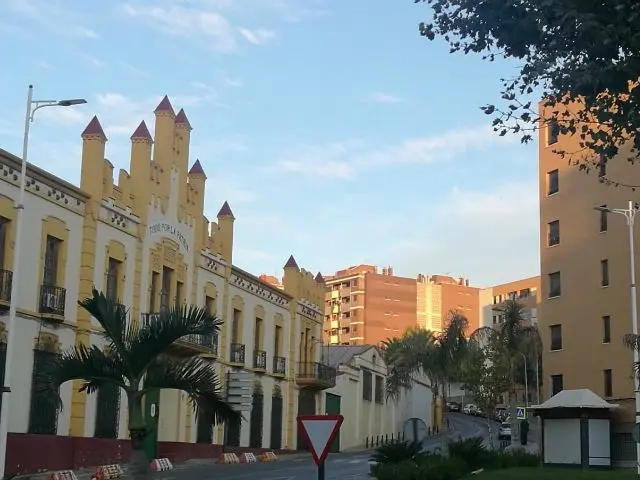 El cuartel de Otero a la izquierda, Villa Capone a a derecha / Archivo