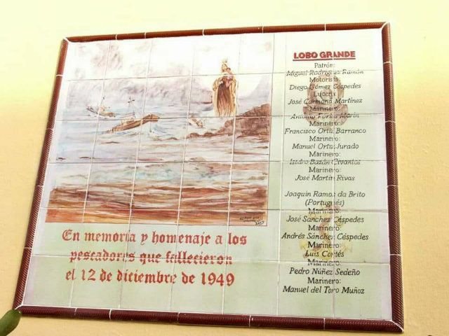 La placa que recordaba, en la Iglesia del Carmen, a los marineros caídos/ Archivo