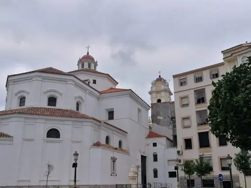 Cielos nublados sobre la catedral / Archivo