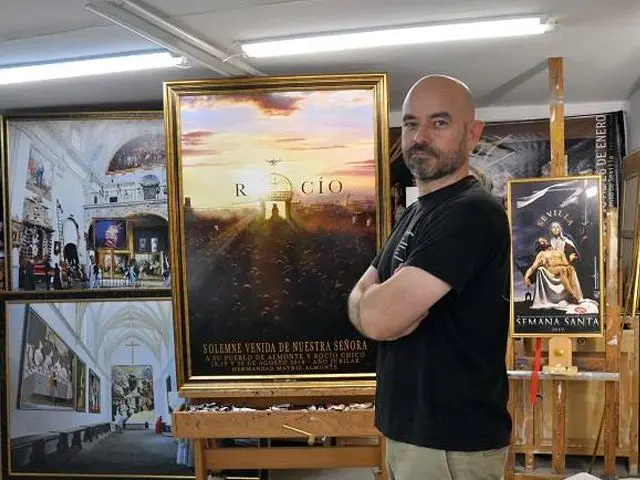 Fernando Vaquero, trabajando en el cartel / Archivo