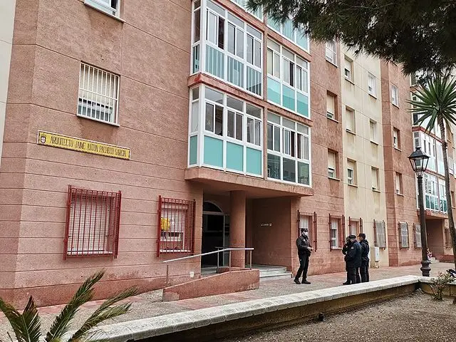 El edificio donde resid&iacute;a la familia, el d&iacute;a de los hechos/ Archivo