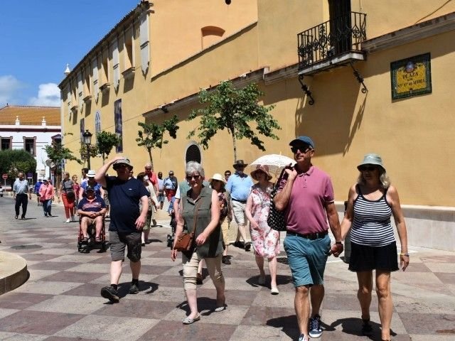 Un grupo de turistas en Ceuta/ Archivo
