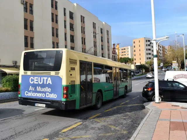 Un autobus, entrando en el garaje de la empresa/ Archivo