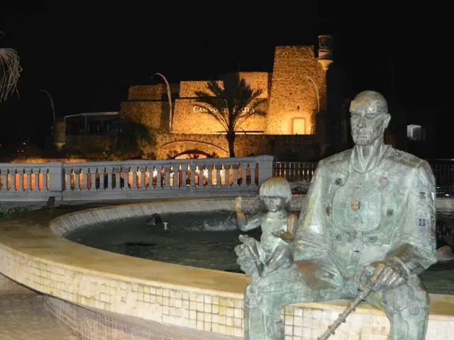 Estatua de Pedro de Meneses/ Archivo
