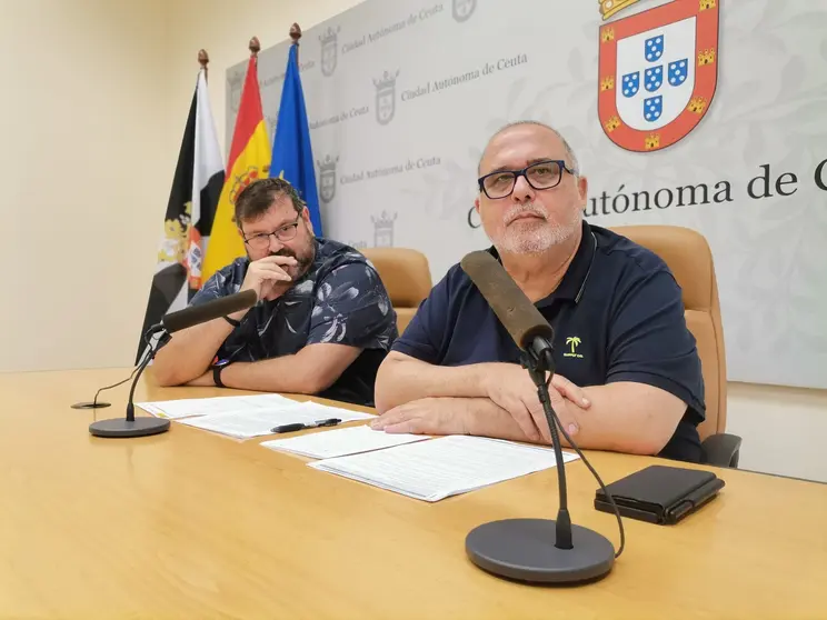 Los representantes de UGT durante su comparecencia de este martes / Mohammed Ettouileb