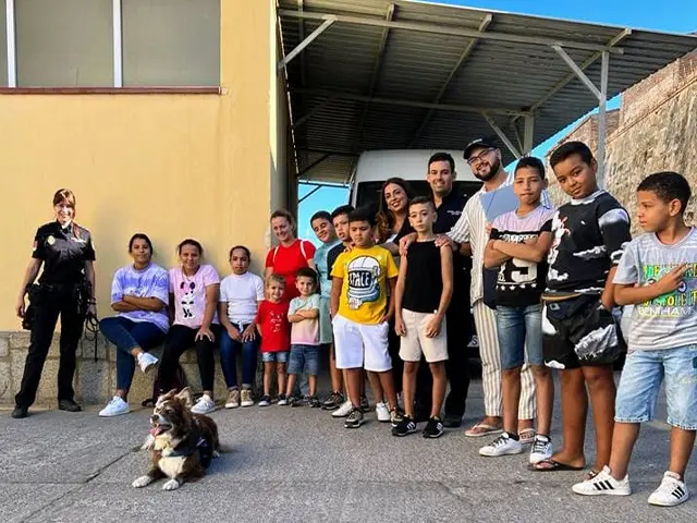 Exhibici&oacute;n de la Polic&iacute;a Nacional para Cruz Blanca / Polic&iacute;a Nacional