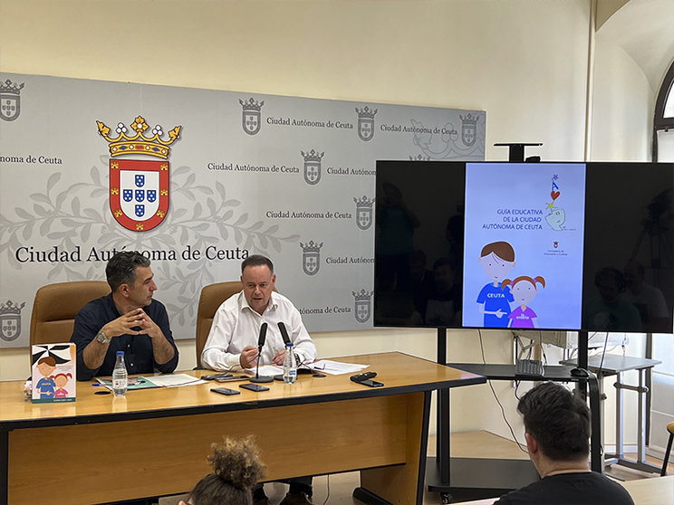 Presentación de la guía Educativa 'Ceuta te Enseña' / Daniel Hernández