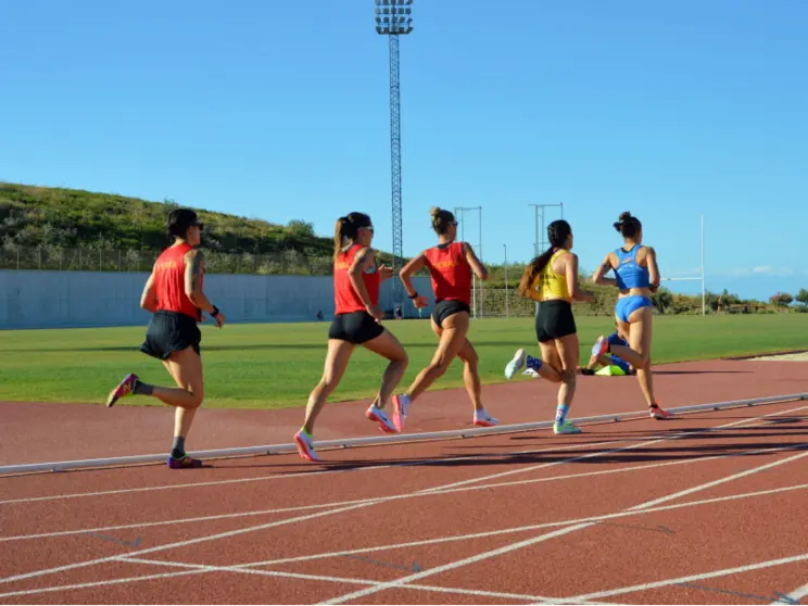Competici&oacute;n Militar en la nueva pista de atletismo de nuestra ciudad / Archivo