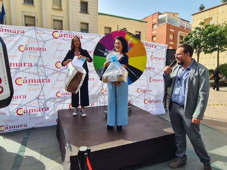 La primera Ruleta del Comercio ha repartido premios entre los ceutíes este martes / Laura Ortiz