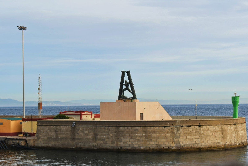 Vista del Hércules desde el Puerto / Rafa Báez
