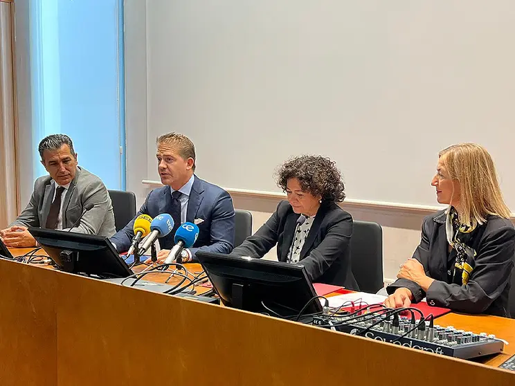 Firma del convenio entre la C&aacute;mara de Comercio y la UGR / Daniel Hern&aacute;ndez
