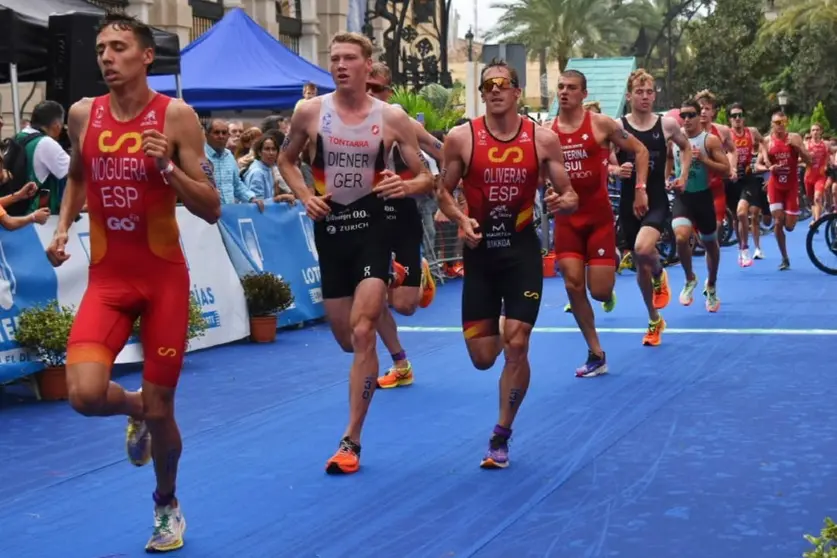 El Triatl&oacute;n volver&aacute; a Ceuta, por todo lo alto / Rafa B&aacute;ez