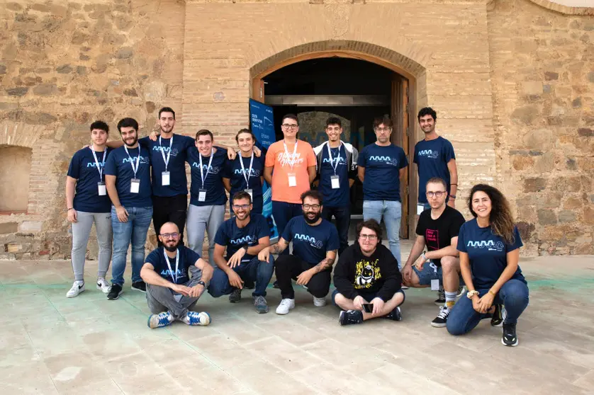 Todos los participantes en el Hackaton posan a las puertas de las instalaciones de Ceuta Open Future / Ceuta Open Future