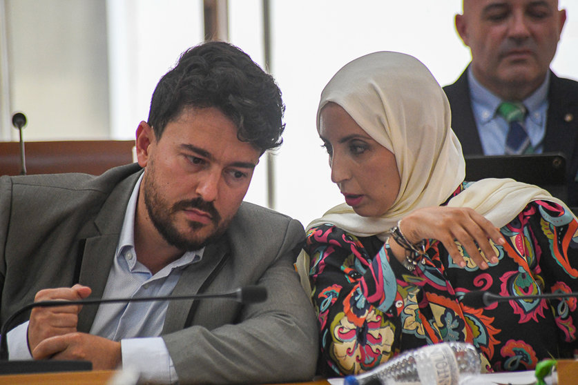 Mebroud y Hamed intercambiando impresiones durante el Pleno