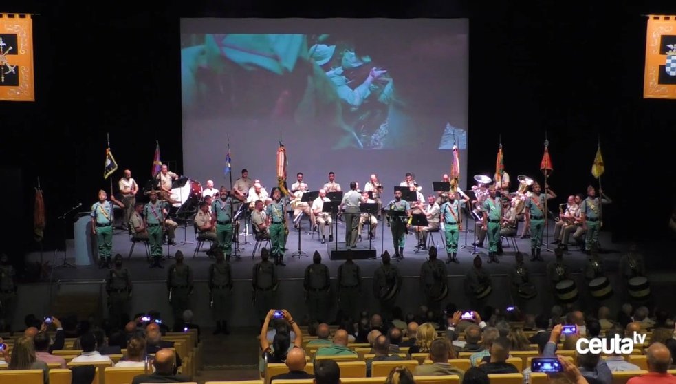 Concierto de la Unidad de Música de la COMGECEU y la Banda de Guerra de La Legión