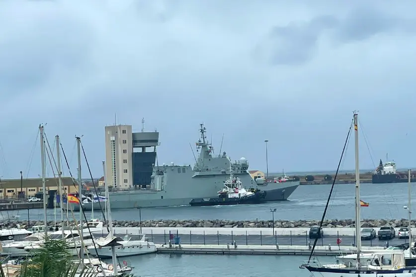 Buque Tornado en el Muelle Espa&ntilde;a / Archivo