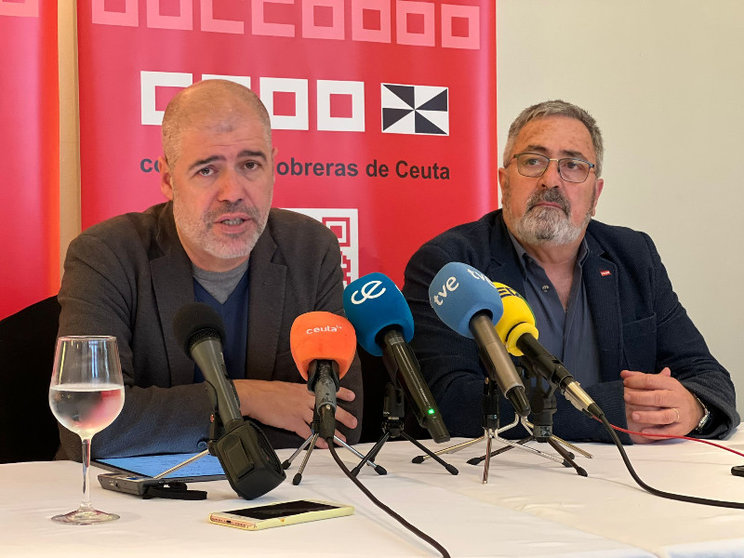 Unai Sordo, secretario general de CCOO, junto a su compañero, Emilio Postigo / Dani Hernández