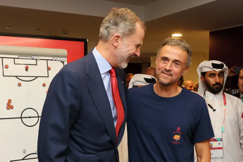 Su Majestad El Rey junto al Seleccionador
