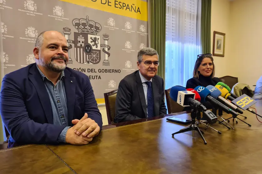 El delegado del Gobierno y parte de su equipo durante la comparecencia de este jueves / Laura Ortiz