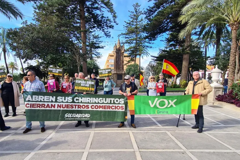 Concentraci&oacute;n de Vox en la plaza de &Aacute;frica