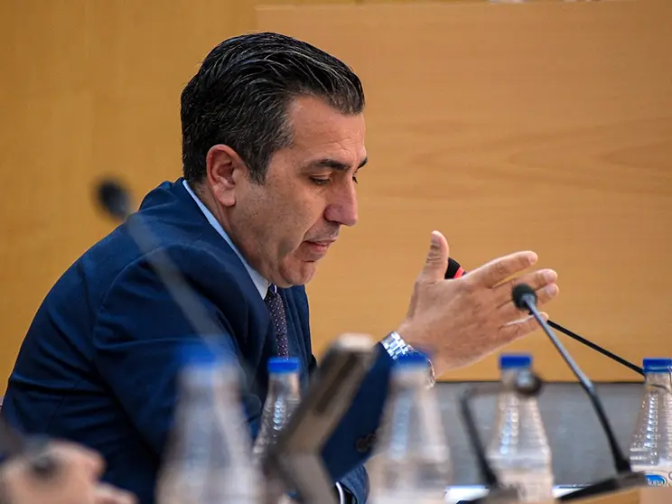 Carlos Rontom&eacute;, consejero de Educaci&oacute;n y Cultura en una intervenci&oacute;n en el Pleno