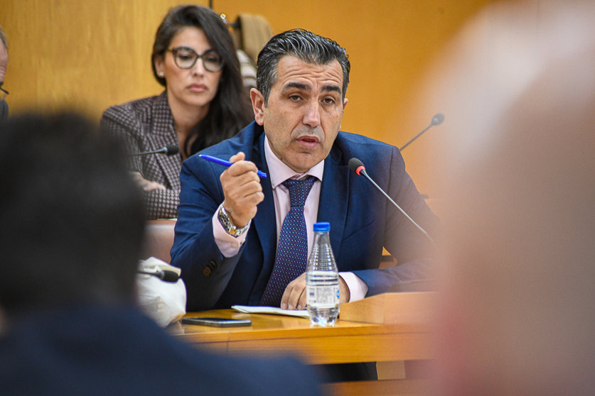  Carlos Rontomé, durante el transcurso de una sesión plenaria 