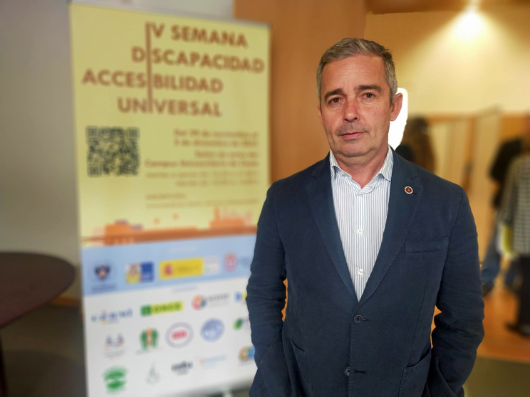 Juan Jos&eacute; D&iacute;az, antes de la mesa redonda/ Juanjo Coronado