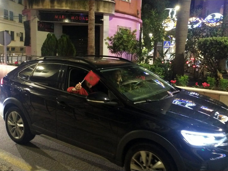 Un coche celebra el triunfo marroquí en el Mundial/ Juanjo Coronado