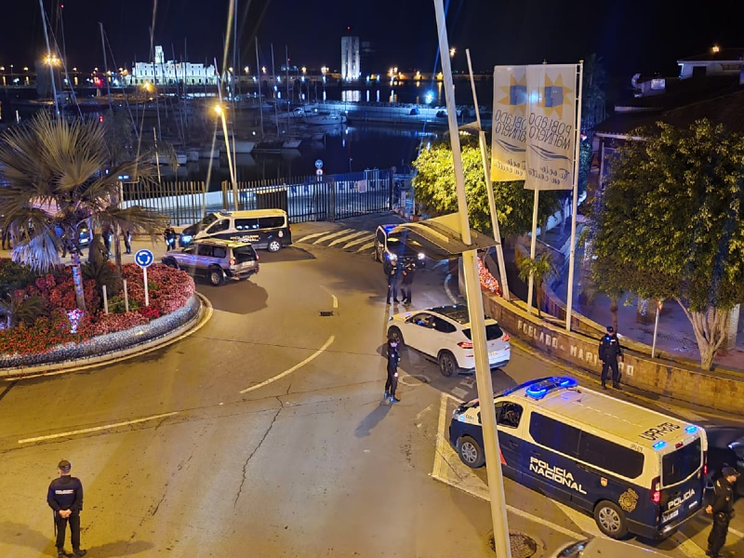 Dispositivo policial en el Poblado Marinero/ Cedida