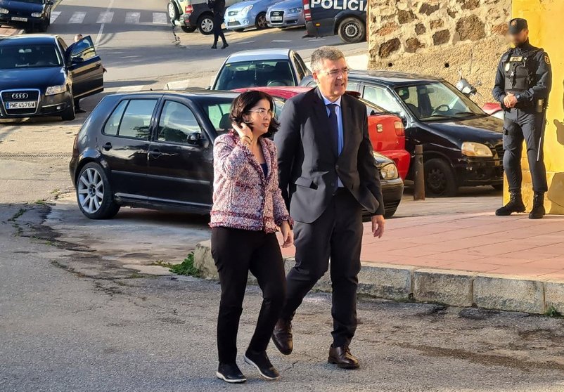 La ministra de Sanidad junto al delegado del Gobierno en su visita a Ceuta / Laura Ortiz