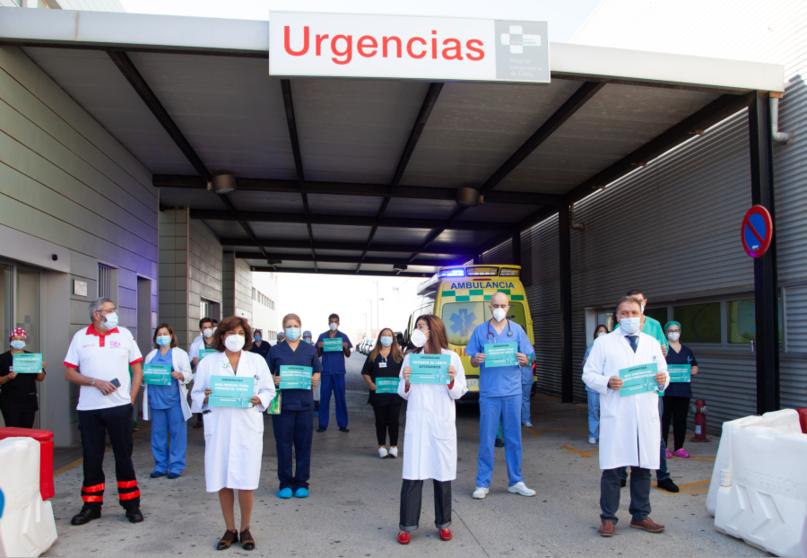 Representantes del Sindicato Médico a las puertas de Urgencias / Sindicato Médico