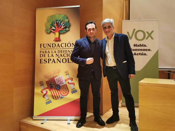 Redondo, junto al escritor Iván Vélez el pasado viernes en Ceuta / Cedida