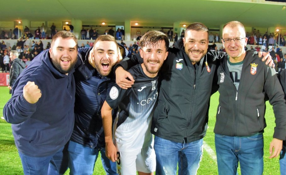 José Juan Romero celebrando el triunfo de la AD Ceuta FC ante la UD Ibiza