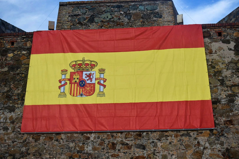 Bandera de España en las Murallas Reales