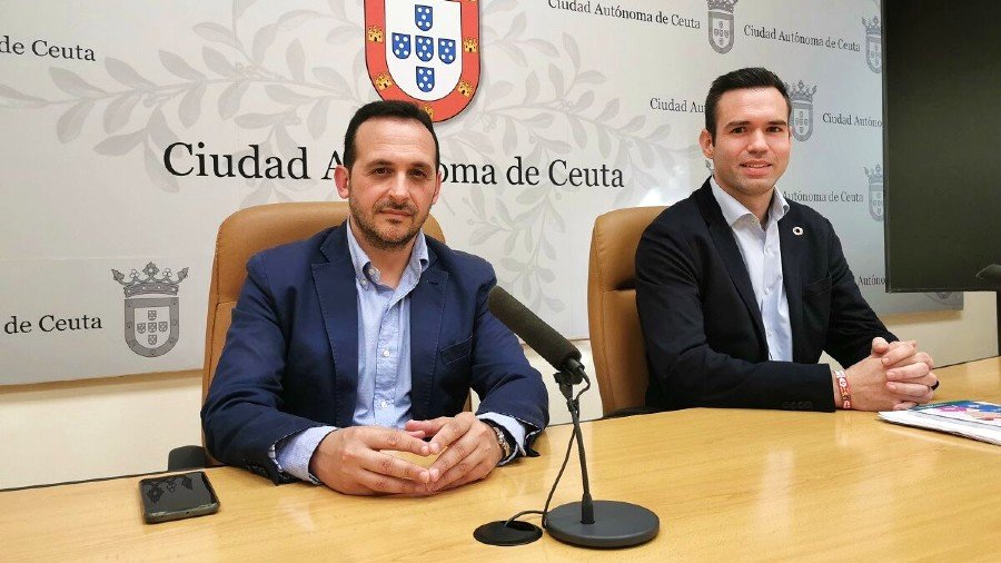 Juan Sergio Redondo y Carlos Vederjo en la sala de prensa del Palacio Autonómico