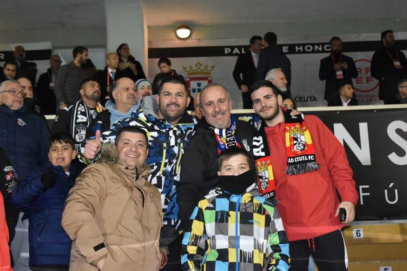 La afición de la AD Ceuta FC llena el estadio / Rafa Báez