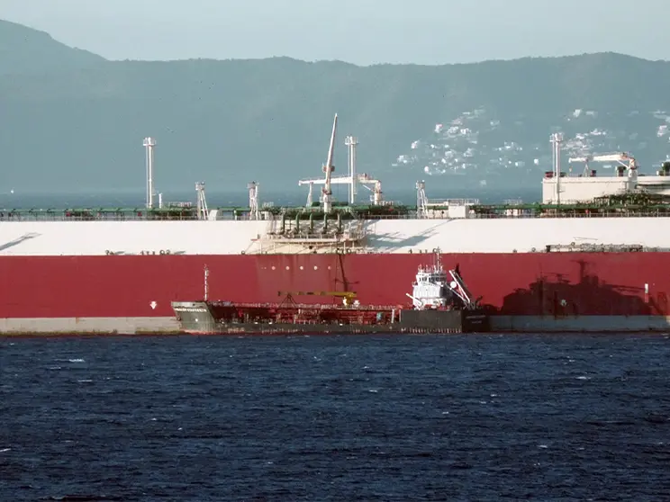 Wilma Oil suministrando combustible al gigante gasero Bu Samra / Cedida