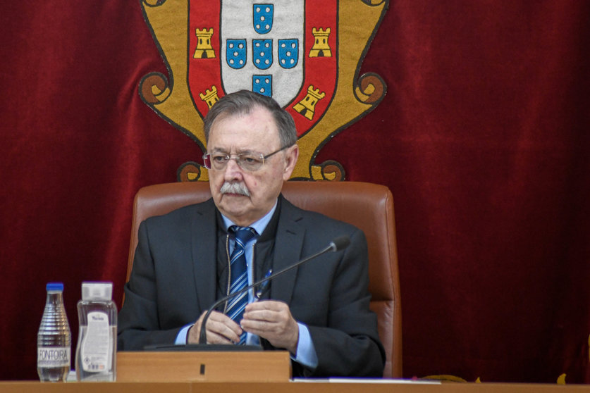  Juan Vivas visiblemente molesto durante el Pleno de este martes./Javier Sakona 