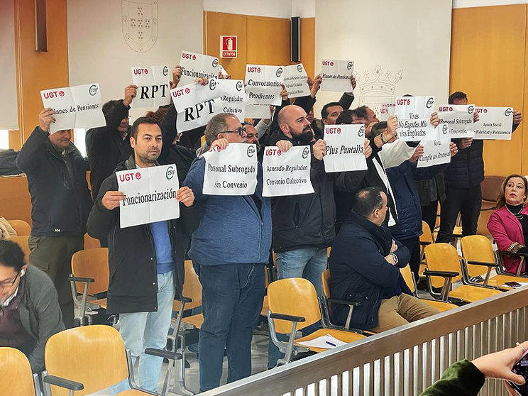 CSIF y UGT protestan en el Pleno del Ayuntamiento/ Archivo